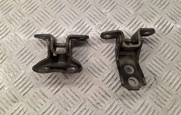 Toyota Auris 150 Front door hinges set 6872002060 6874002050