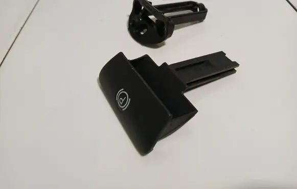 Volvo XC90 Hand brake release handle 8683963