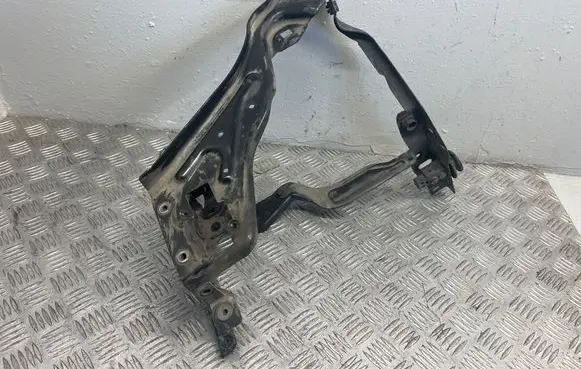 Mercedes-Benz C W204 Headlight/headlamp mounting bracket A2046200991
