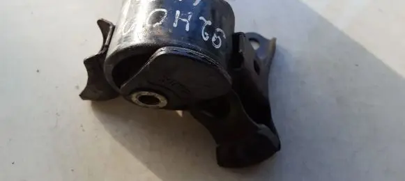 Honda Civic Engine mount bracket