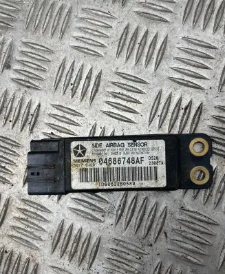 Chrysler Grand Voyager IV Airbag deployment crash/impact sensor 04686748AF 5WY70420 TDS0622B0589