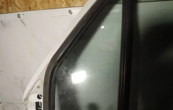 Opel Movano A Front door vent window glass four-door as2