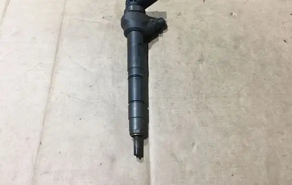 Skoda Octavia Mk3 (5E) Fuel injector 04L130277G