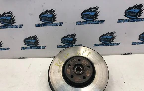 Volvo XC60 Front wheel hub spindle knuckle