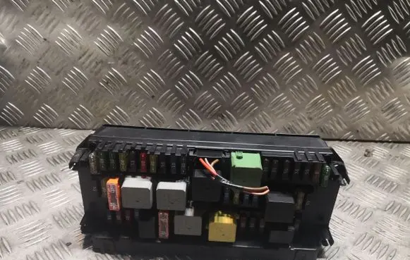 Mercedes-Benz E A207 Fuse box set 2129003614 A2129003614