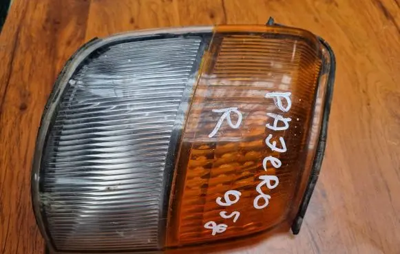 Mitsubishi Pajero Front indicator light 183034B