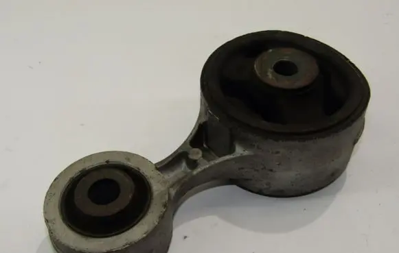 Honda CR-V Engine mount bracket 089007