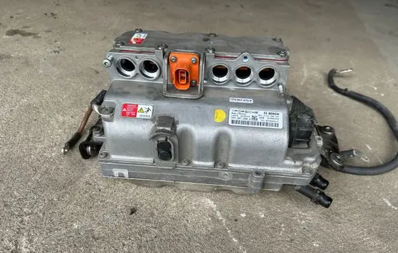 Voltage converter inverter