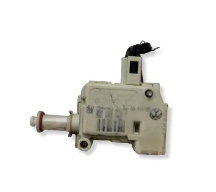 Volkswagen PASSAT B5 Central locking motor 3B0810773A 3B0959782