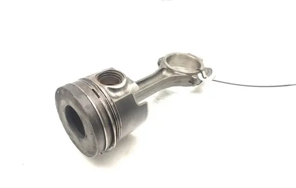 Mitsubishi Outlander Piston with connecting rod 
