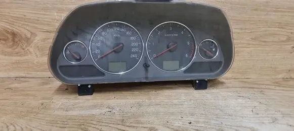 Volvo S40, V40 Speedometer (instrument cluster) 30623974 8602809