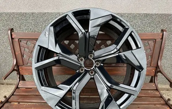 Audi RS Q8 R23 light alloy rim 4M8601025AP