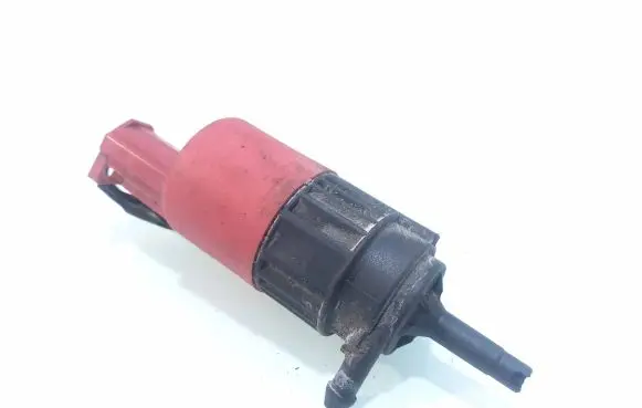 Volvo S40, V40 Windscreen/windshield washer pump