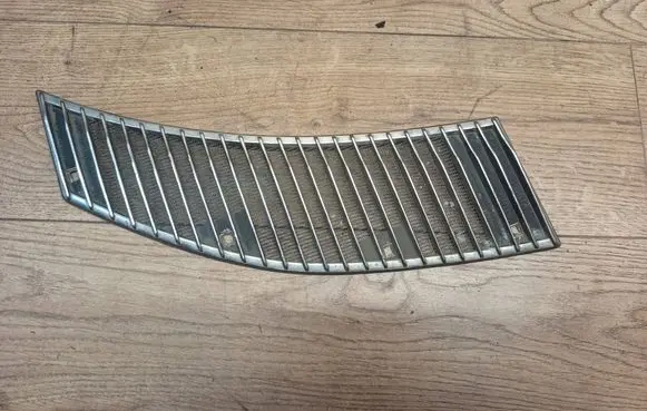 Mercedes-Benz 200 300 W123 Bonnet/hood grill 1238362465 29606301