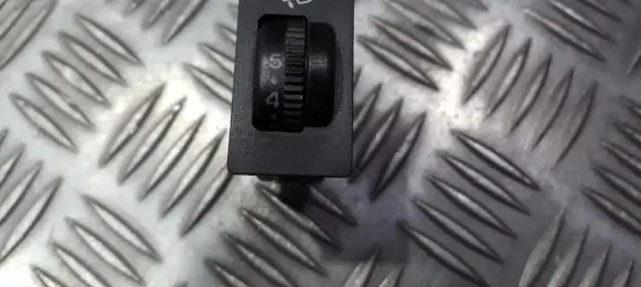 Toyota Avensis T250 Headlight level height control switch