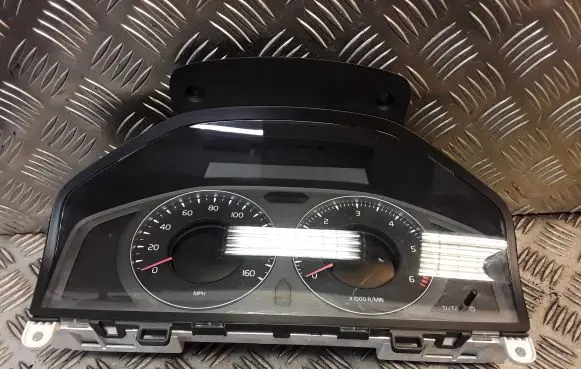 Volvo S80 Speedometer (instrument cluster) 30786452