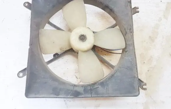 Nissan Almera Radiator cooling fan shroud