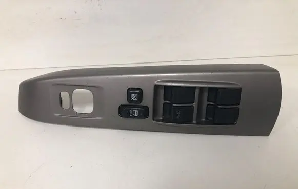 Toyota Prius (XW20) Electric window control switch 8482047050