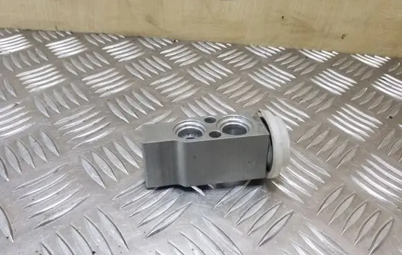 Air conditioning (A/C) expansion valve