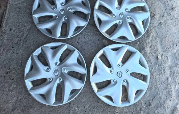 Renault Megane III R15 wheel hub/cap/trim 403152442R