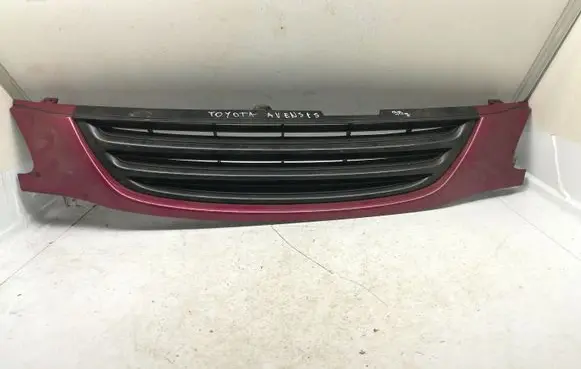 Toyota Avensis T250 Front bumper upper radiator grill 5311105030