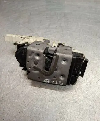 Mercedes-Benz E W212 Front door lock A2047201835