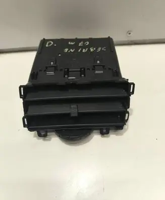 Chrysler Sebring (JS) Dash center air vent grill T12179
