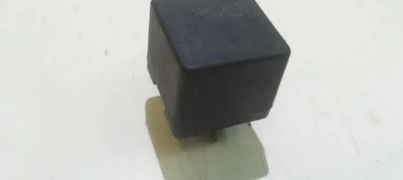 Volkswagen Golf III Other relay 4671001 267762421