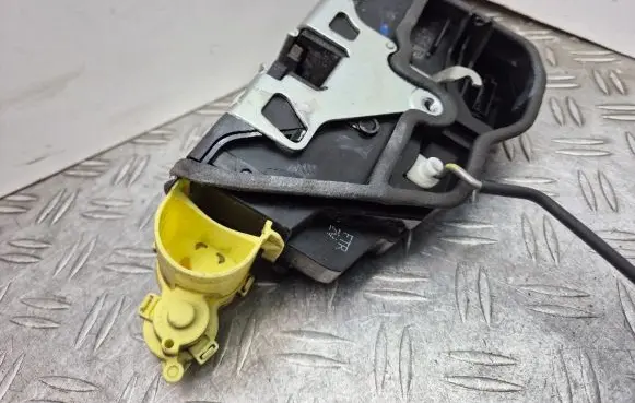 BMW X6 E71 Front door lock 7229456