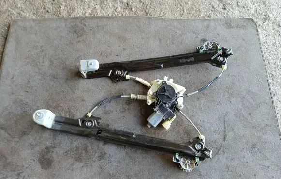 Maserati Levante Rear door window regulator with motor 670032861 1411212 S019008101B