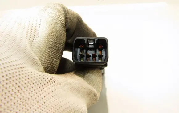 KIA Carens I Windscreen/window heater switch