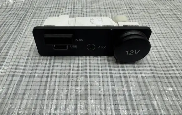 Jaguar F-Pace USB socket connector 