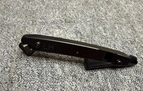 Rear bumper mounting bracket
