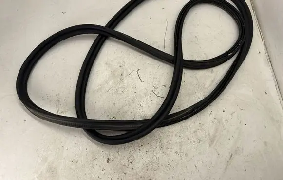 Audi Q3 F3 Trunk rubber seal (body) 83A827705 83A827705A