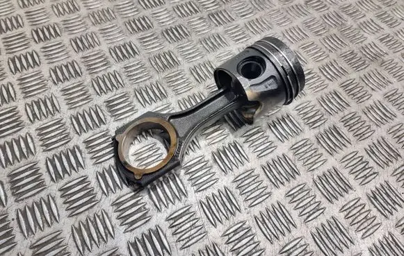 Mercedes-Benz E W212 Piston with connecting rod 65100