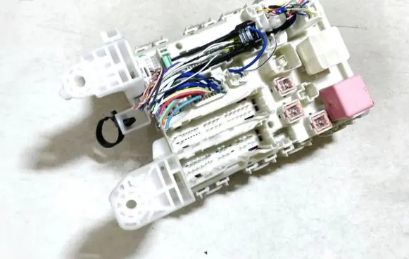 Toyota Auris 150 Fuse box set 8273002120 82730-02120