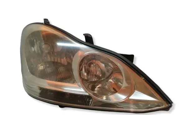 Toyota Avensis Verso Headlight/headlamp 