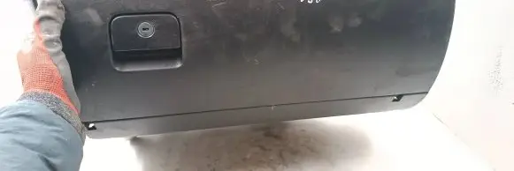 Glove box