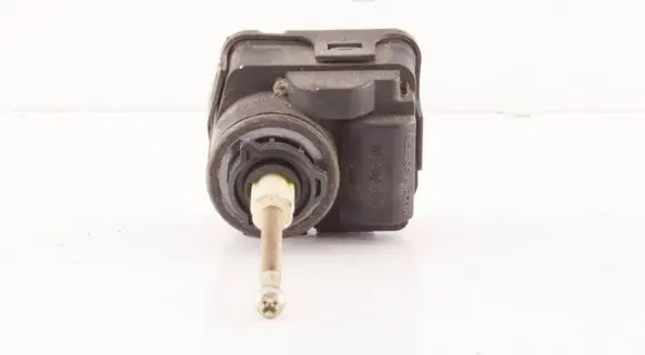 Audi A6 S6 C4 4A Headlight level adjustment motor 4A0941295