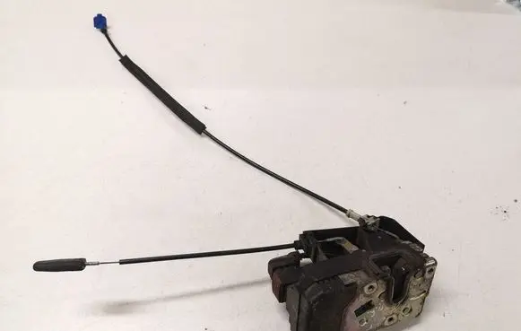 Opel Astra G Front door lock 90561151
