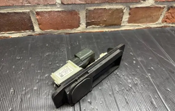 Mercedes-Benz C AMG W205 Tailgate opening switch A2227500893 ZGS007Q10 01150078006