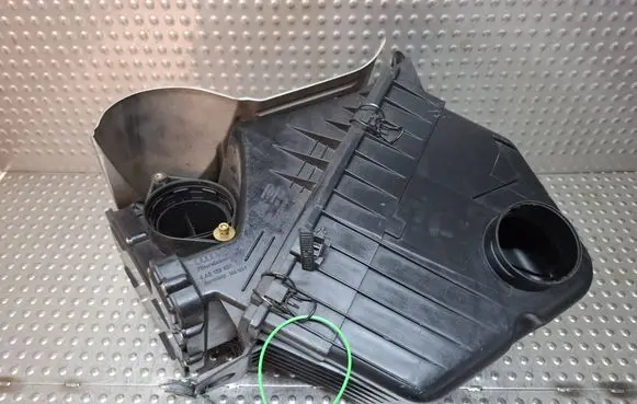 Audi A6 S6 C4 4A Air filter box 034133837AS S26372967