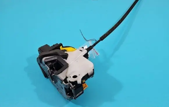 Opel Insignia A Front door lock IMPRK1413254