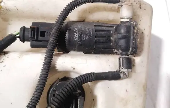 Volkswagen Golf V Windscreen/windshield washer pump 1t0955651a 006408