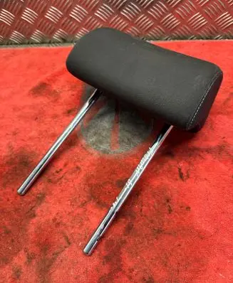 Volkswagen Tiguan Rear seat headrest 