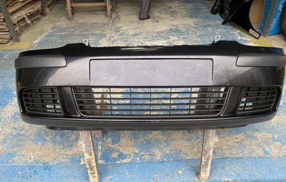 Volkswagen Golf V Front bumper 1K0807221