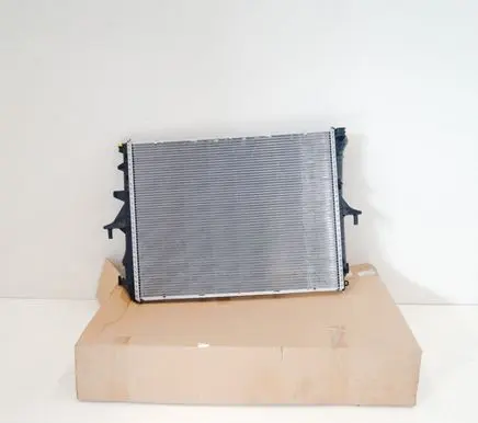 Volkswagen Touareg II Coolant radiator 7L0121253A