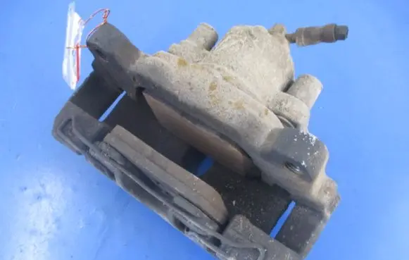 Volkswagen Golf Plus Front brake caliper