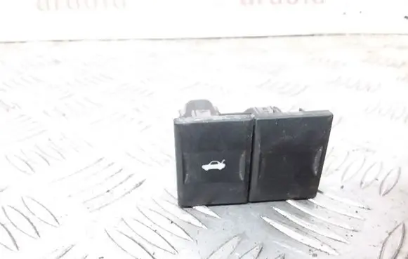 Ford Mondeo Mk III Tailgate/boot open switch button 1S7T19B514AA