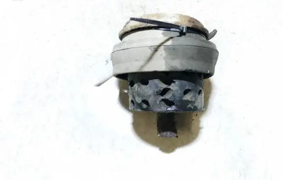 Volkswagen Golf III Engine mount bracket